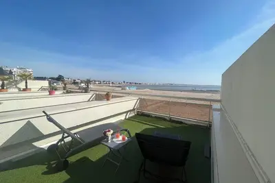Image de Exceptionnel les Pieds Dans L'eau! Face Ă la Baie de la Baule