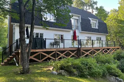 Image de Superbe Propriété au Bord du Grand Lac Nominingue avec Piscine Intérieur