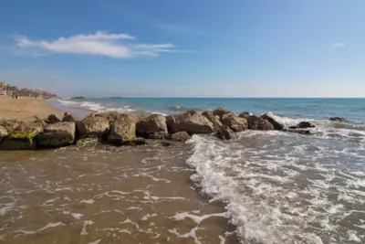 Image de A stunning flat all to yourself 30 seconds from the beach