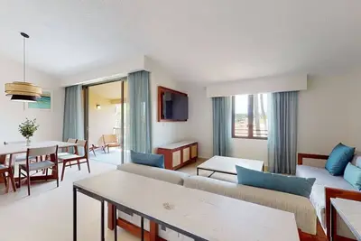 Serene 2br Condo at Park Royal Club Cala with Kid's Pool