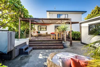 Image de Coastal Serenade - Te Awanga Holiday Home