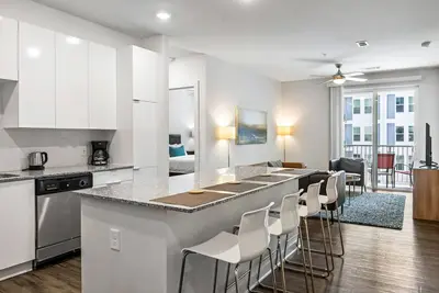 Image de (S2bb) Bright 2-Br Midtown Apartment with Pool and Gym