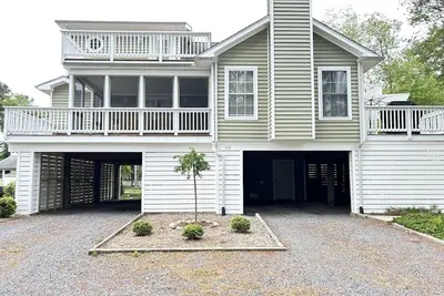 Image de Blissfully beachy! Bright & Cozy! Walk/Trolley/Drive to the Beach in Minutes!