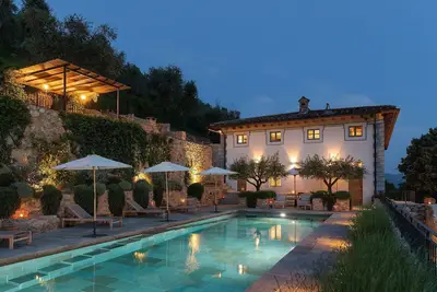 Image de Villa \/ Independent home à Camaiore avec 5 chambres à coucher, 10 couchages
