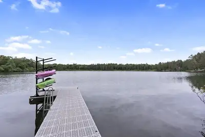 Image de Large Private Lake Front Home w/space to entertain