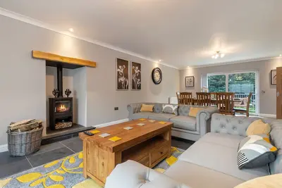 Image de Maynor - Large Luxury House, Log Burner, Central Location