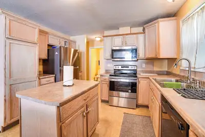 Image de Spacious Champaign Home By University of Illinois!