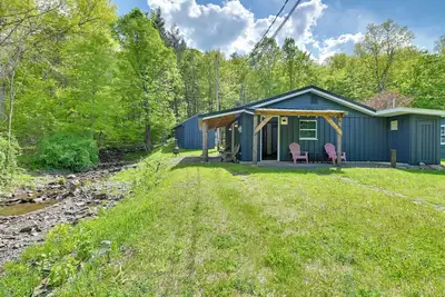 Image de Cozy Catskills Cabin - 12 Mi to Windham Mountain!