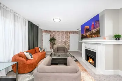 Image de Charming Retreat in the Heart of Shaker Heights. Your Perfect Home Away from Home