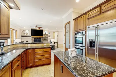 Image de Mountain-view house with fireplace, patio, firepit, central Ac & washer\/dryer