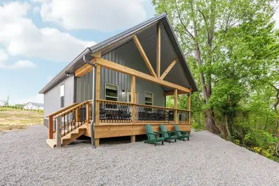 Image de Riverfront Cabin~Firepit~Private Boat Ramp w/ river access~Dog-Friendly!