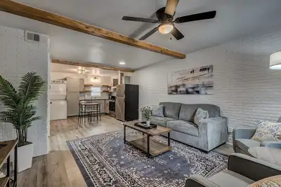 Image de Lavish style 2br in Stillwater with Free Parking
