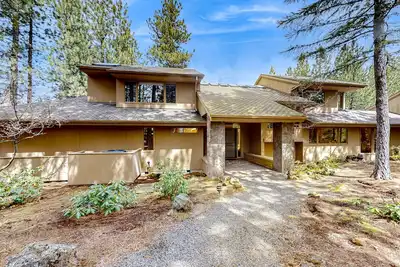 Image de Spacious family home with forest views from private decks; resort amenities