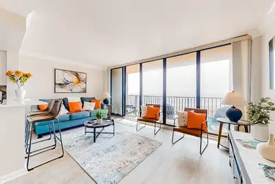 Image de Enjoy views, resort amenities & a spacious condo for perfect beach retreat