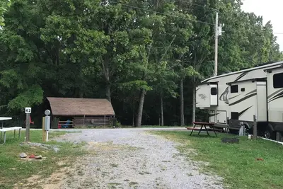 Image de Rv Site #42 pull through - Big Rig Friendly 65ftx28ft