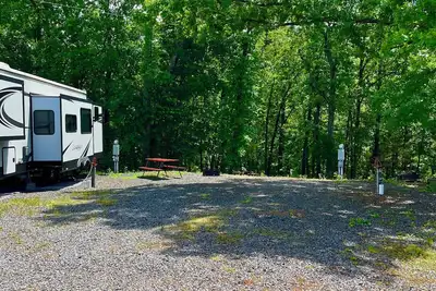 Image de Rv Site #48 Back in - Big Rig Friendly 70ftx30ft