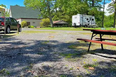 Image de Rv Site #3 Back In - Big Rig Friendly 55ftx28ft