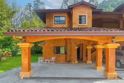 Paradise House, Boquete  - Hiking, Birding, Coffee! Walk to town.