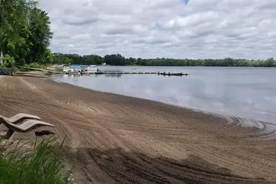 Image de Cozy Lakeside Cottages, Boat, Kayak&Sup Rentals, and Pet-Friendly Accommodations