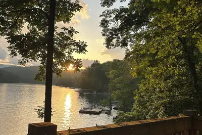 Image de Hickory Harbor lakefront w\/ dock, grilling deck, and play yard on shady lot!