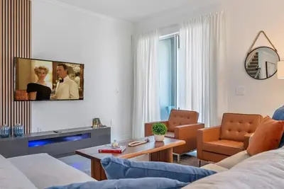 Private pool, themed bedrooms at best location