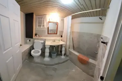 Image de Quirky, Unique, Spacious 2 bed apt 5mins from Sandy Lane and Holetown beaches