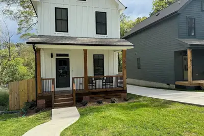 Image de New! Modern Bull City Retreat in Durham