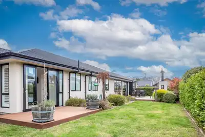 Luxury in Mapua Stylish and spacious luxury home in popular Mapua.