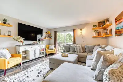Image de Branson Condo w/ Mountain-View Deck, Pool Access