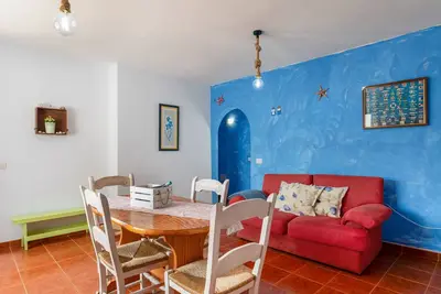 Image de Appartement de vacances 'Apartamento La Caletilla' avec vue sur la mer, terrasse privée et Wi-Fi
