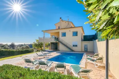 Image de Villa 'Costacabana - Villa Holiday' avec vue sur mer, piscine privée et Wi-Fi.