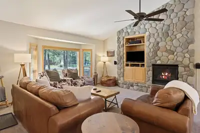 Image de 37 Kinglet - North End River Charmer! Hot Tub, Sharc, Ping Pong, Bikes