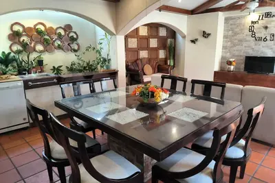 Image de Elegant and cozy house, Air conditioning, near by the Airport