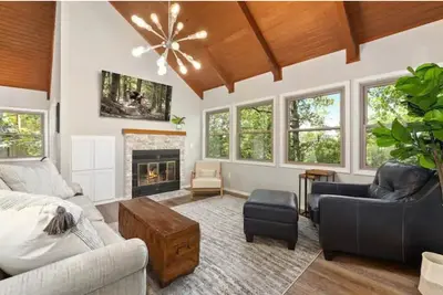Image de Easy access to bike, hike, golf or paddle from this Bella Vista retreat!