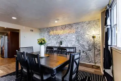 Image de Family Friendly Spacious Home- King Bed- Sleeps 8