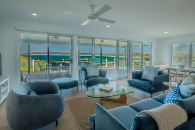 Image de Stunning beachfront home - Pet friendly
