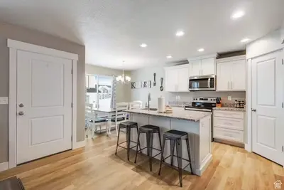 Image de Lots of extras! Pickleball, corn hole, ping pong table, beach toys!