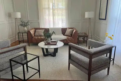 Image de Artfully Restored Downtown Victorian