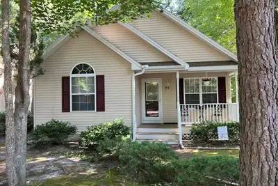 Image de Cozy Home Away From Home Available July 1, 2024
