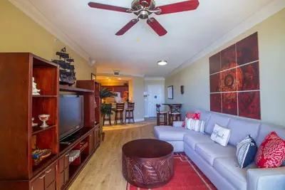 Image de Beautiful Two-Bedroom Condominium in the Heart of Harborwalk Village