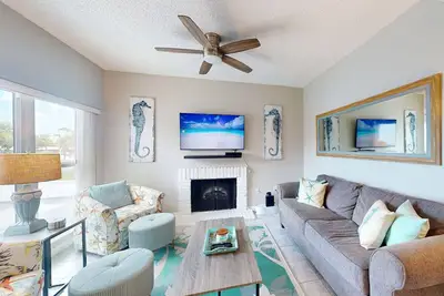 Image de Two-Level Condo Just Minutes from Beach. Heated Pools. Fishing Dock. Close to Great Restaurants.
