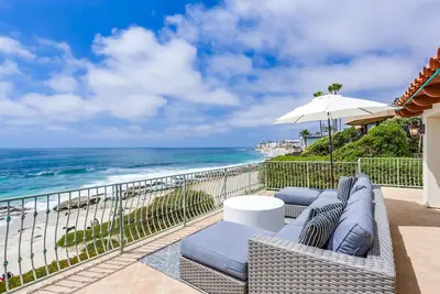 Image de Ultra Rare ~100' Sand Frontage * Direct Beach Access * Convenient Single Level Estate * Prestigious Beach Barber Tract Estate