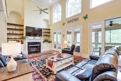 Image de Beautiful Coosawattee River Retreat w/ Hot Tub!