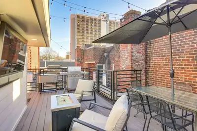 Image de Stylish Dtwn Knoxville Condo w/ Rooftop Deck!
