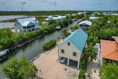 Image de Keys On Jamaica: 3br Waterfront Home, Large Corner Lot on Ramrod Key, Convenient to Atlantic & Gulf!