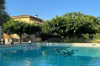 Image de Charmante villa en Provence, wifi, climatisation des chambres.