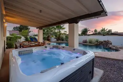 Image de The Sunset Peak: Sleeps 18~Heated Pool~ Hot Tub