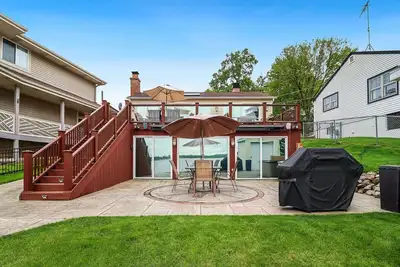 Image de Captain's Quarters 2/2 Lake Life Dream Home