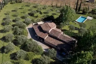 Image de Maison Provençale de 350 m² Dans un Magnifique Parc Arboré Avec Piscine