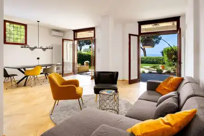 Image de 🌟Rivalago Nova🌟 |  Lakefront apartment with private garden, pet friendly